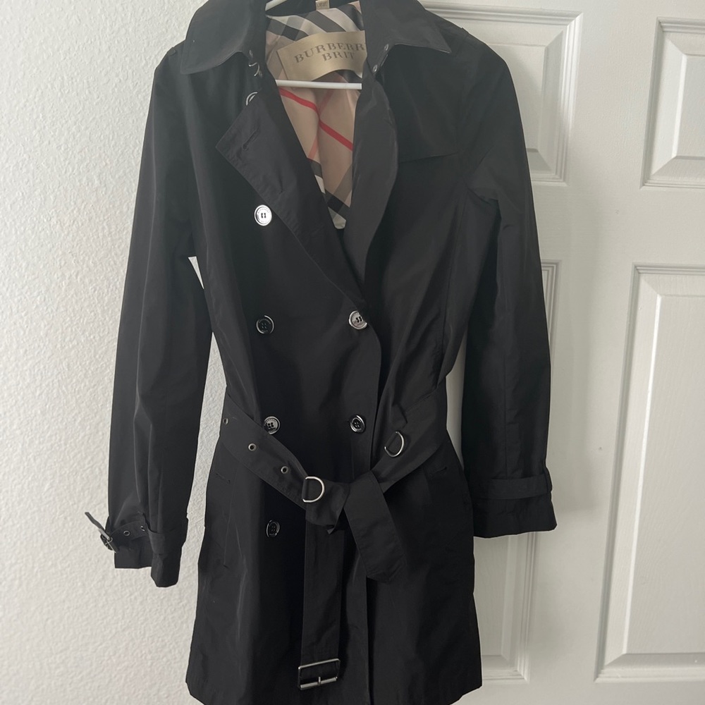 💕Burberry Raincoat 💕 like new